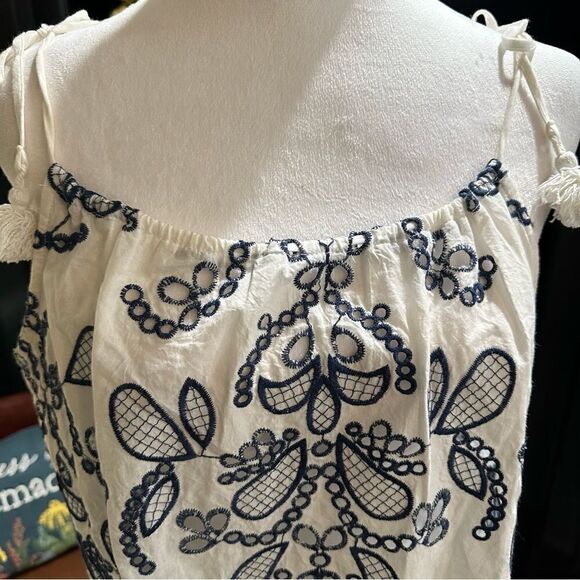 Redhaute Blue and White Embroidered Top Size Large - Picture 2 of 10
